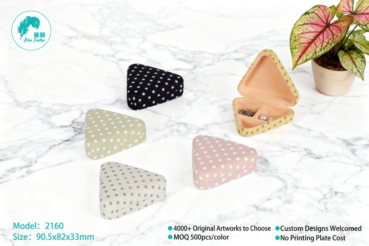 Unique Retro Polka Dot Print Pu Leather Hard Triangle Jewelry Organizer for Impulse Gift Buyers